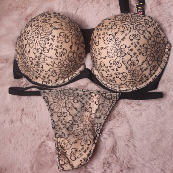 VICTORIA'S SECRET VERY SEXY PUSH-UP BRA SET - Picture 1 of 3